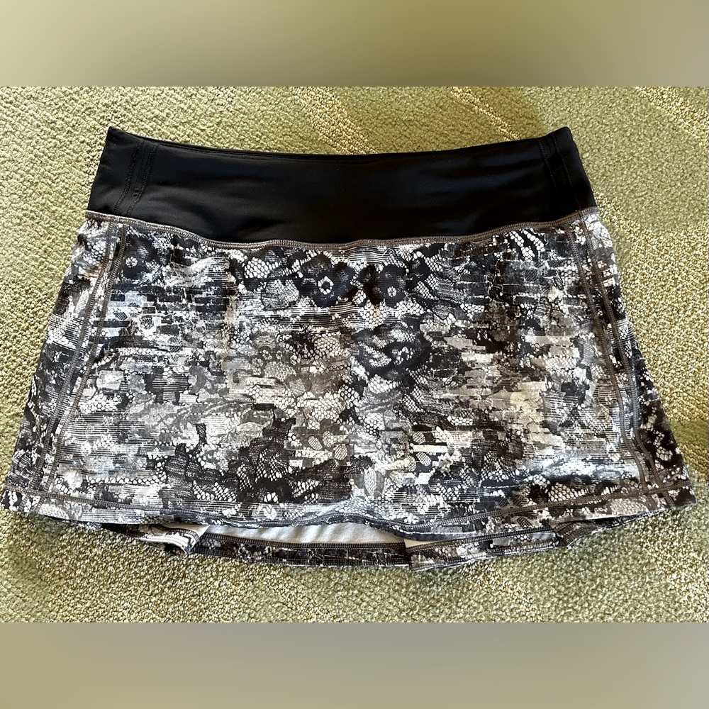NWOT Pace rival Lululemon skort. Perfect condition.